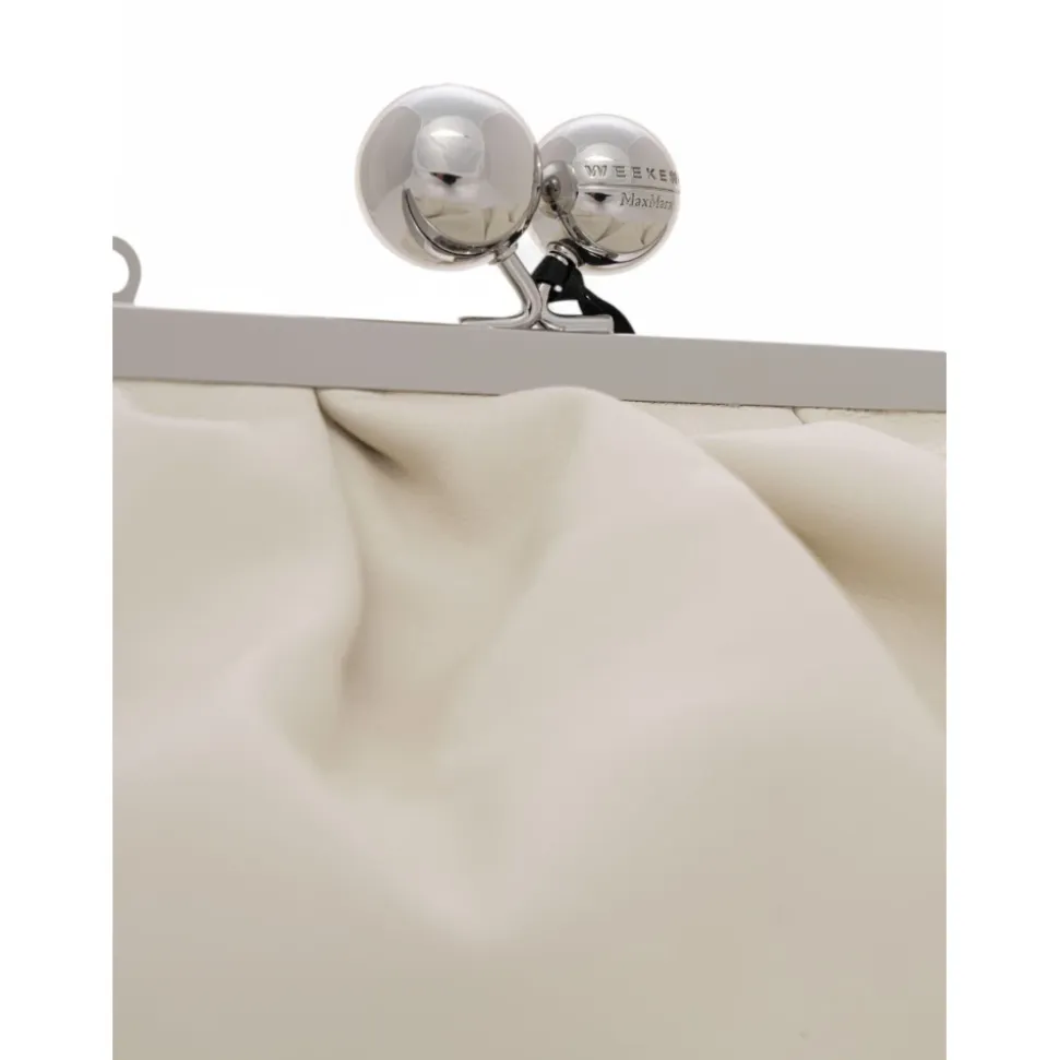 Weiche Leder-Schultertasche mit Kette