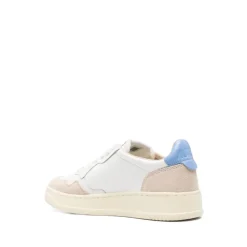 Weiße Sneakers Schnürung Runde Spitze